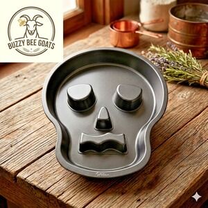 Wilton Non-stick metal skull-shaped cakepan  NEW